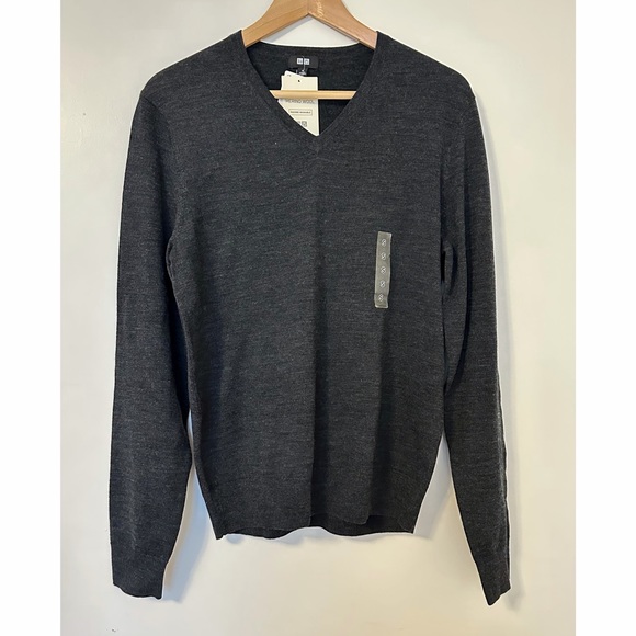 SOLD NWT Unisex Uniqlo Merino Grey Sweater - Picture 3 of 4